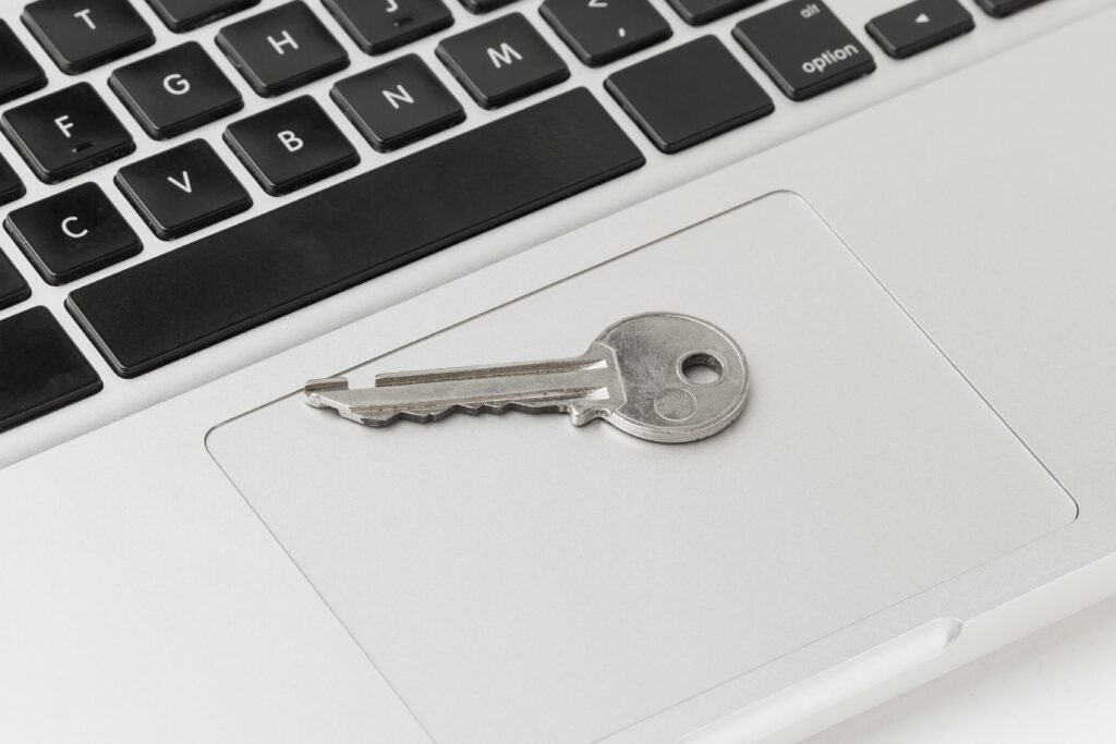 DP-high-angle-key-laptop